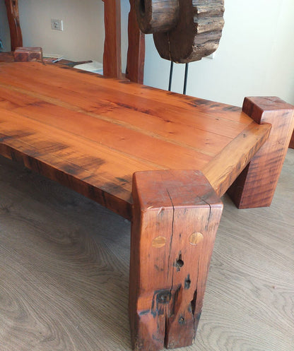 Mesa de Centro de Madera Nativa Recuperada